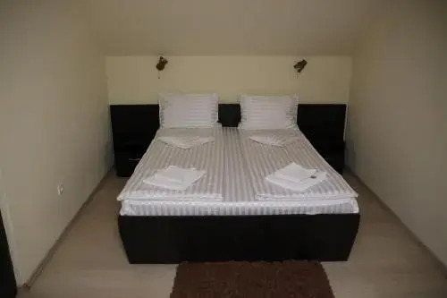 Astoria Hotel & Restaurant