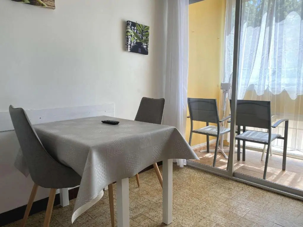 Appartement Balaruc-les-Bains, 1 pièce, 2 personnes - FR-1-553-61