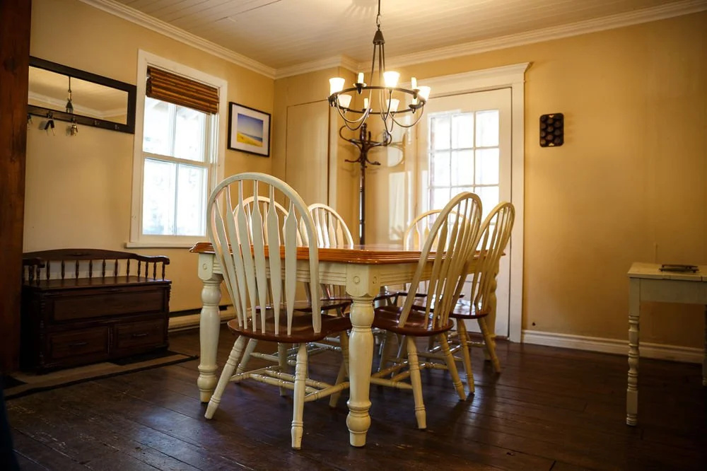 Cape Cod Cottage On River Rouge