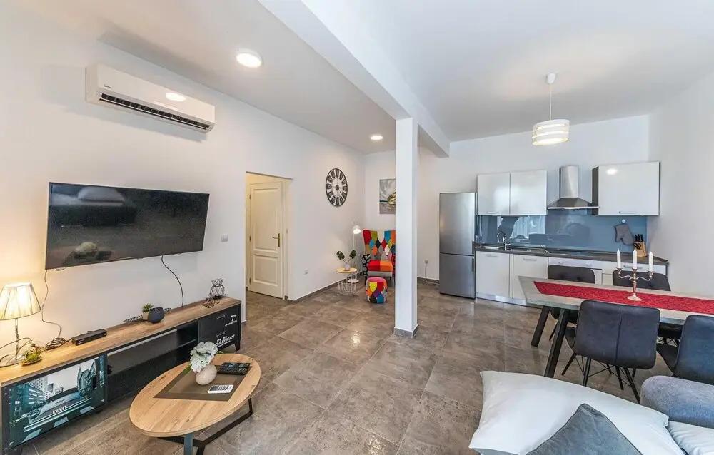 Amazing Home in Kastel Luksic With Outdoor Swimming Pool, Wifi and 3 Bedrooms