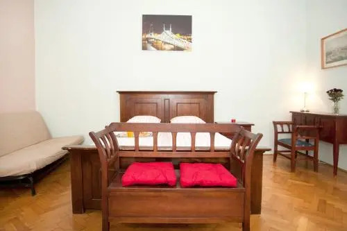 Liana-Luxury And Central Flat