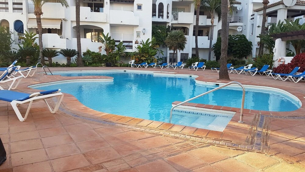 Modern 2 Bed ,2 bathroom refurbished apartment , outstanding sea and golf views