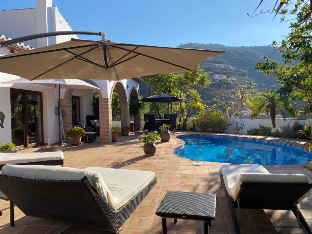 Mountain-view holiday home in Arenas with private pool