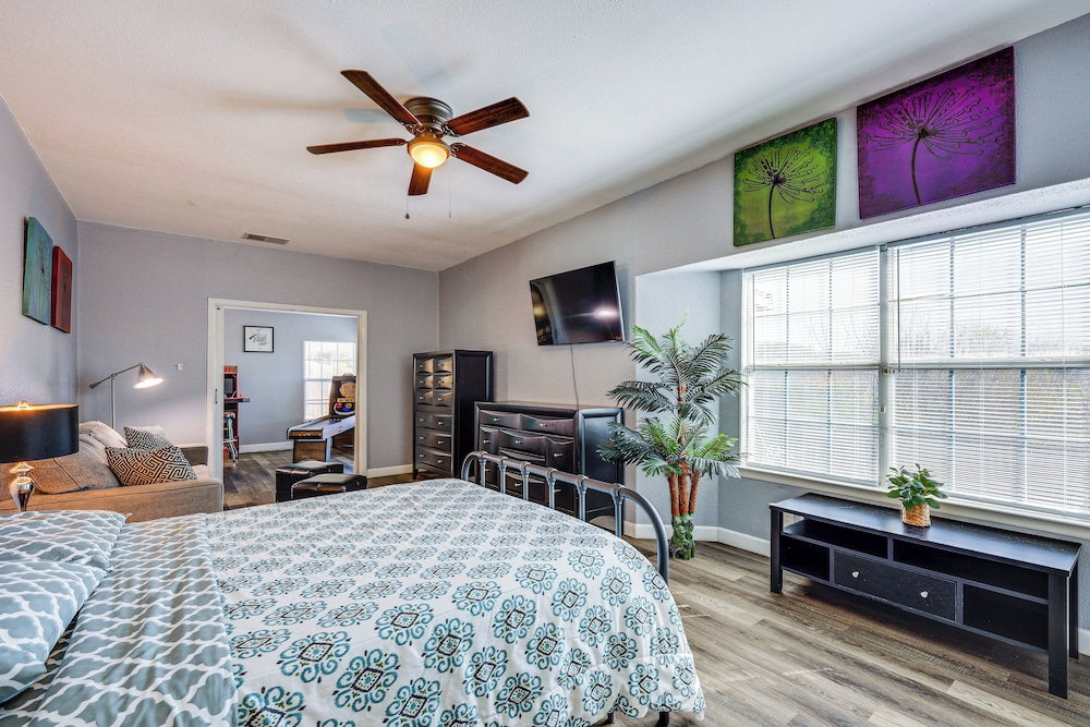 San Antonio Retreat w/ Fenced Pool, Near SeaWorld