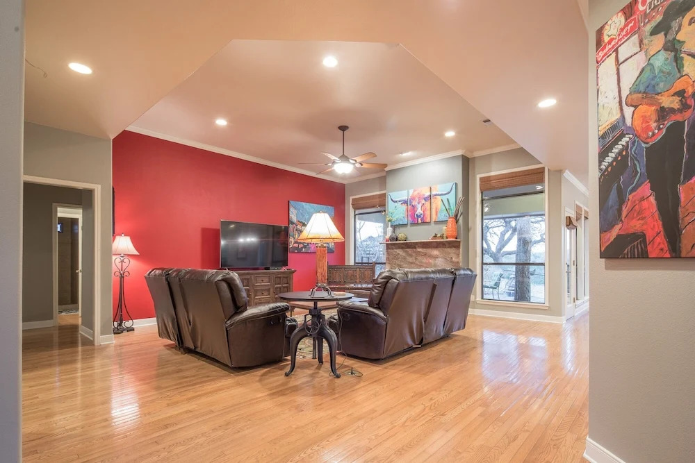 Gruene Vista On The Guadalupe 4 Bedrooms 3.5 Bathrooms Home