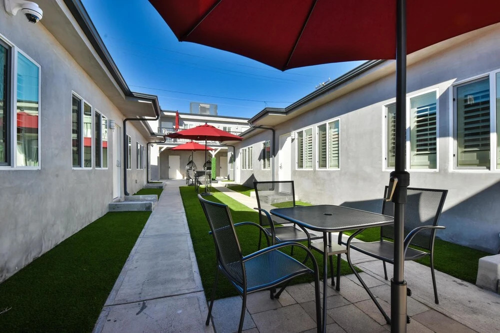 1244#4 Contemporary & Visually Stunning Beach Home, Sleeps 4