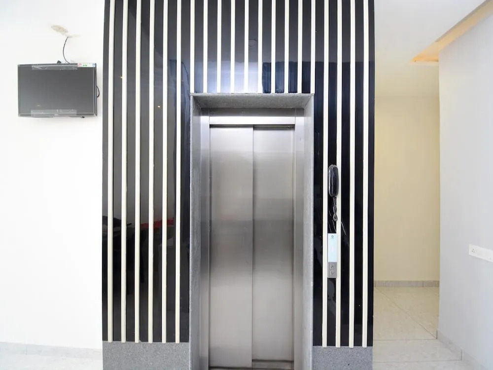 OYO 33009 Hotel Nido
