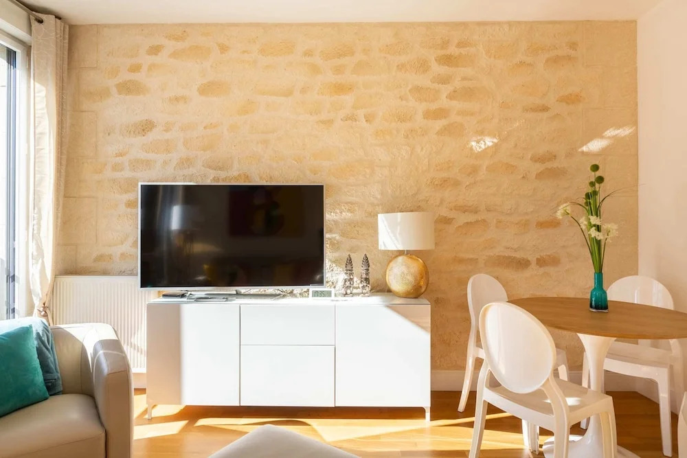 Bright and Colourful Apartment in the City Centre