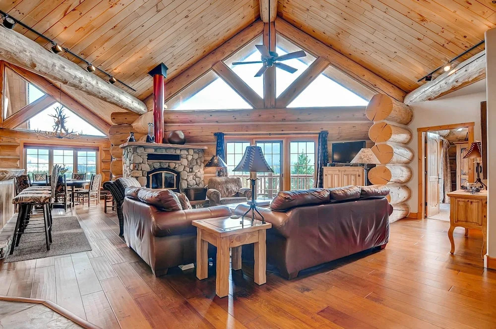 4br Log  W/ Hot Tub, Sauna & Chef's Kitchen 4 Bedroom Home