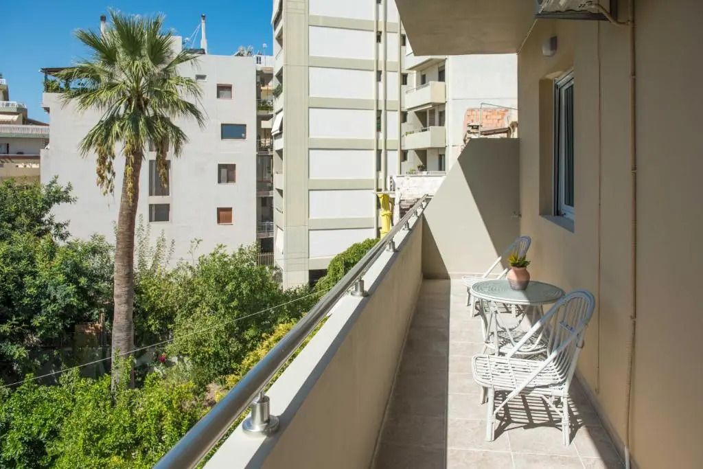 Comfy Central 1 Bedroom Apt with Terrace and View