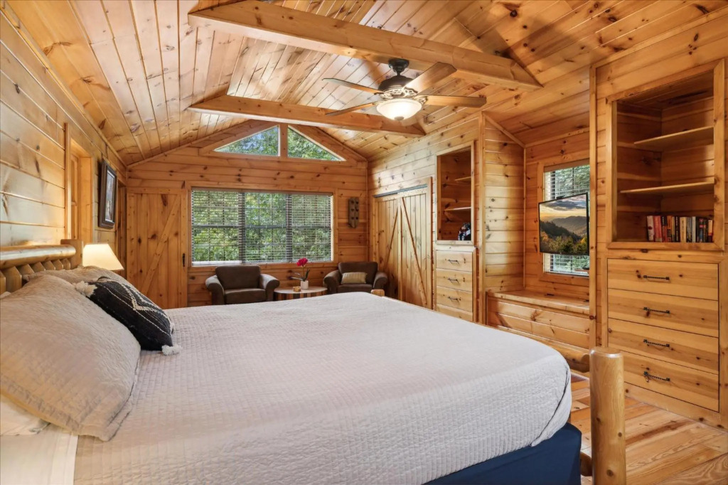 Lucky Cub Cabin
