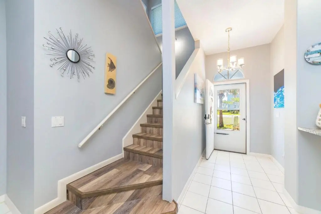 Luxury Ocean Blue beach house- 3 bed room Dog friendly