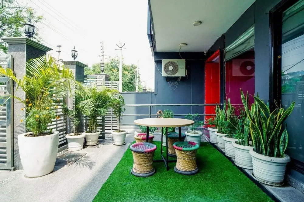 Lime Tree Hotel - Near Medanta Hospital
