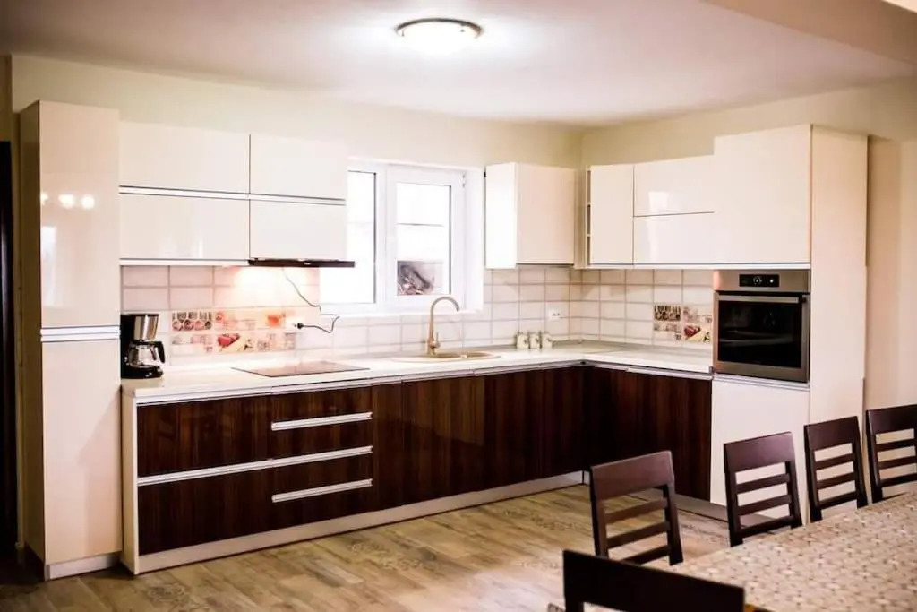 Cheerful 6-bedroom villa with indoor fireplace - price for entire property