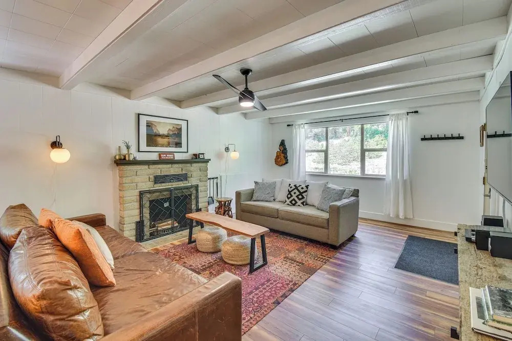 Cozy Retreat w/ Deck ~ 2 Mi to Pinecrest Lake!