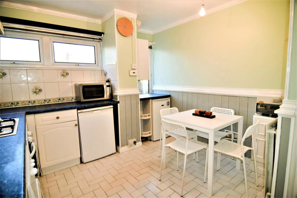 The Brum House - Private garden, 3 TVs with NETFLIX, BBQ, up to 8 guests