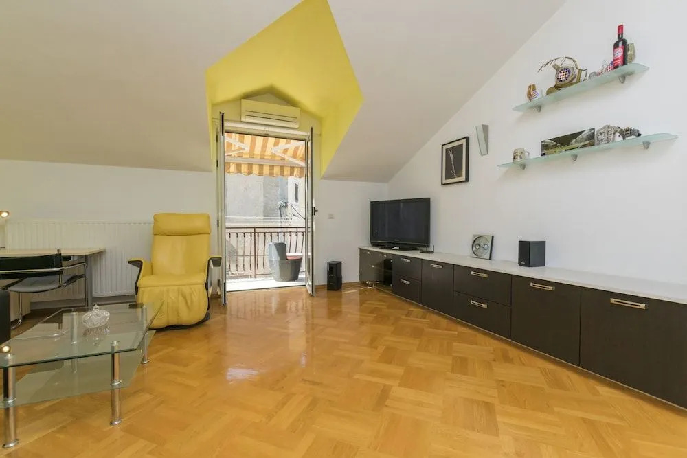 Apartment Mate
