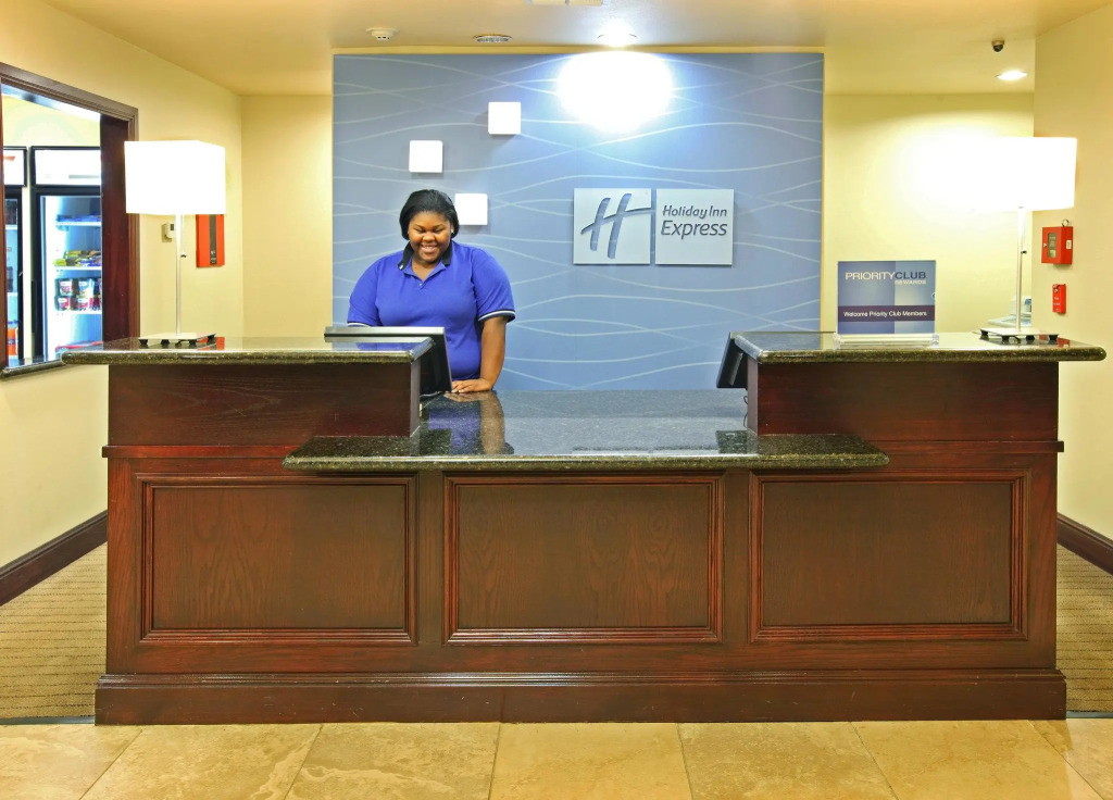 Holiday Inn Express Hotel & Suites Marshall by IHG