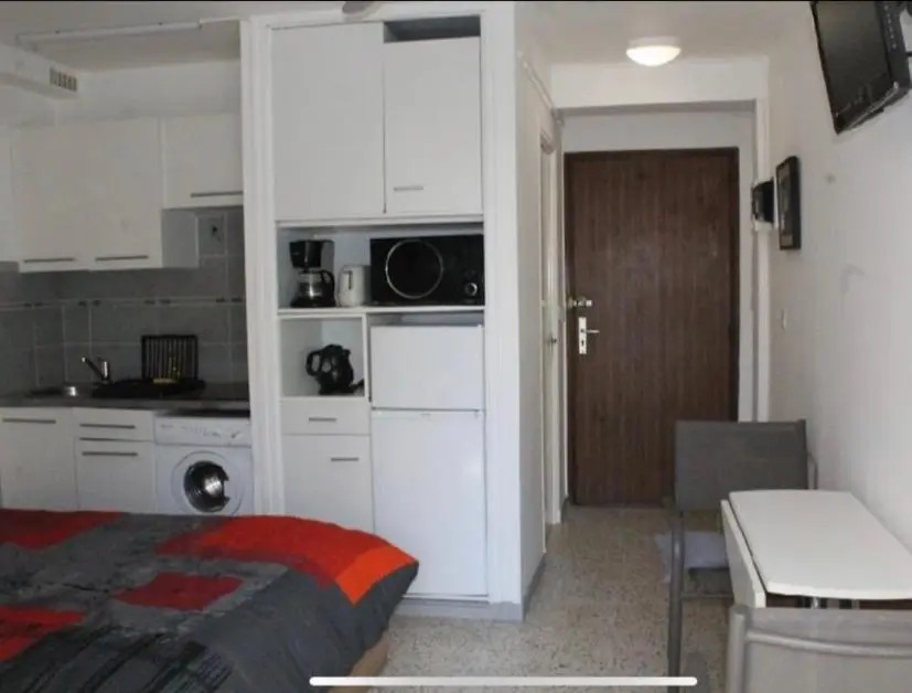 Agréable Studio, belle terrasse, Parking privé, 2 étoiles