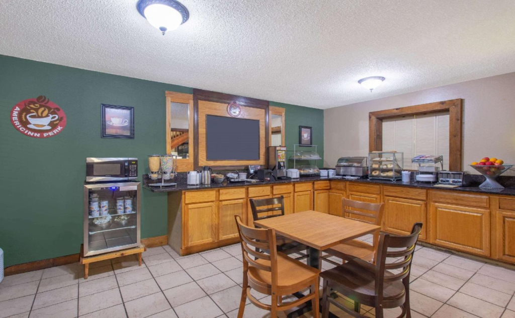 Coratel Inn & Suites by Jasper Black River Falls, WI