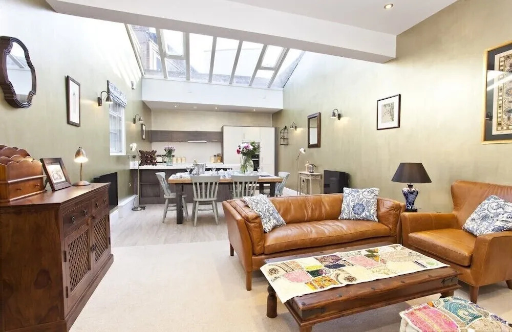 Flat 1 Blue Bridge Court