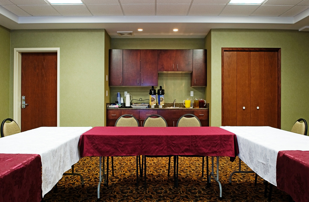 Holiday Inn Express & Suites Drayton Valley by IHG