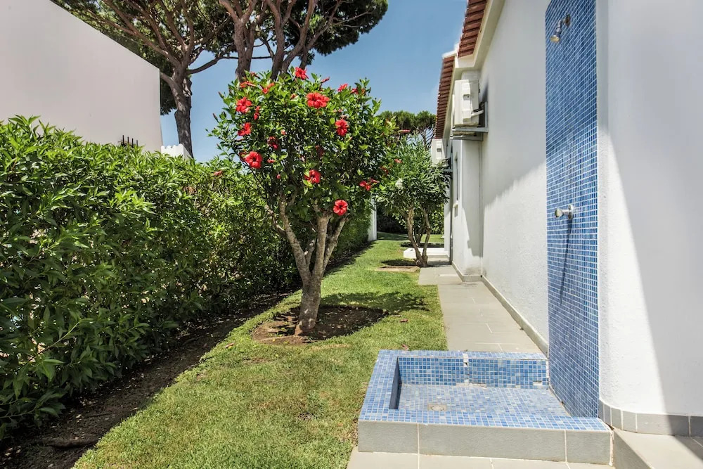 Charming Villa With Private Pool in Vibrant Vilamoura, Free AC and Wifi