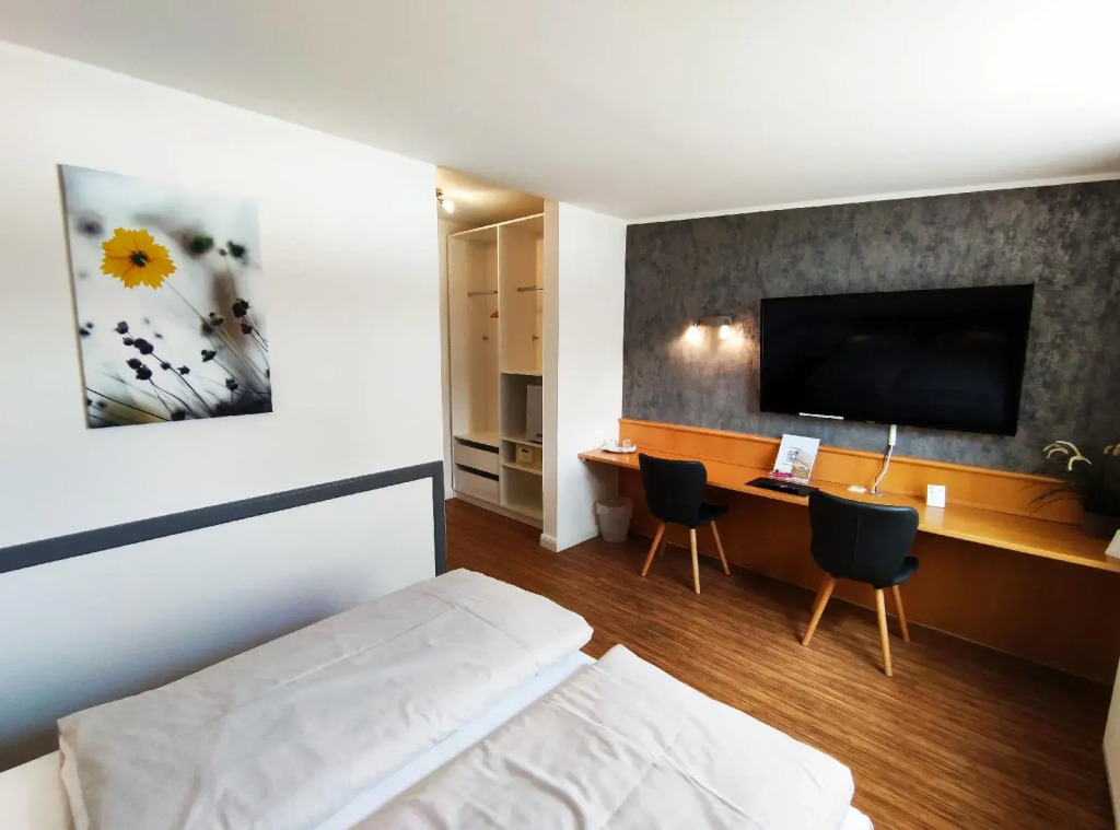 Schäfers Hotel, Self Check-in & gratis Bäckerfrühstück