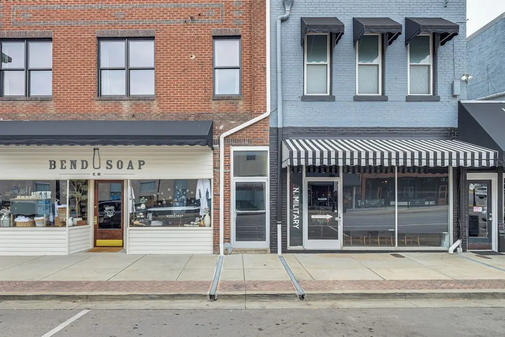 On Dtwn Square! Chic Lawrenceburg Condo w/ Balcony