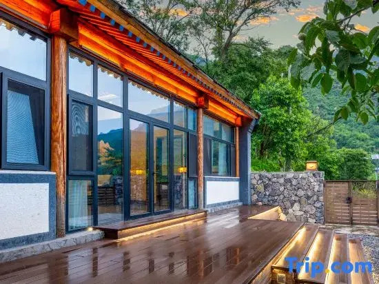 Yunshan Courtyard House