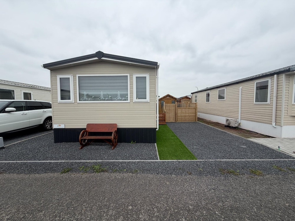 Mobile Home With Garden and Terrace