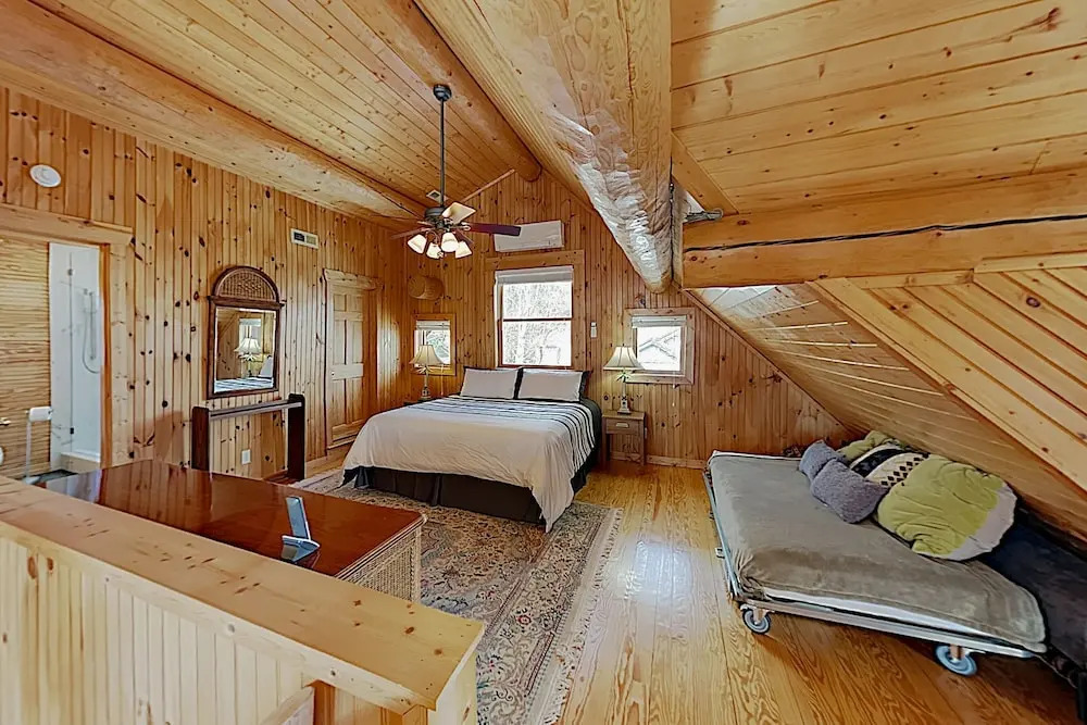Cove Pointe At Rumbling Bald W/ Private Dock 4 Bedroom Home
