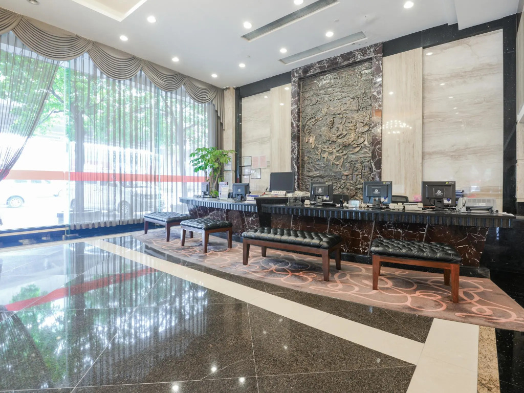 CP Peninsula Hotel