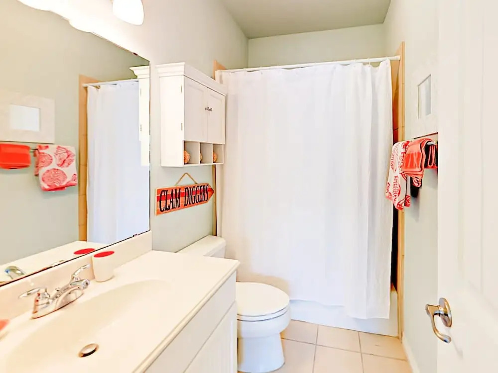 3BR Townhome with Tower Views by RedAwning