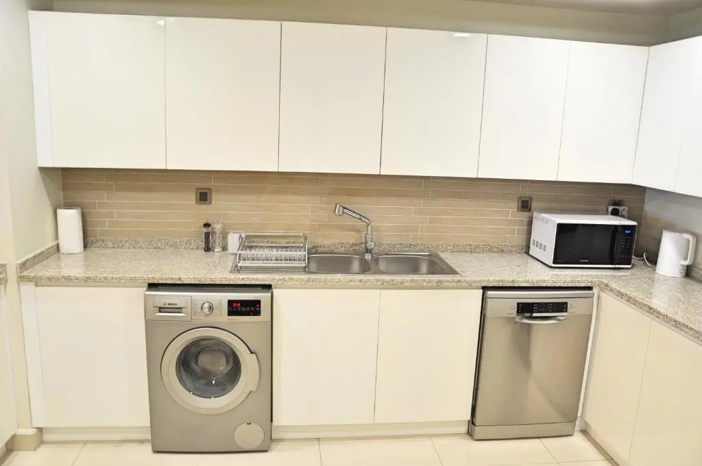 Spacious 4 bd and 2 bd apartments with amazing Sea view