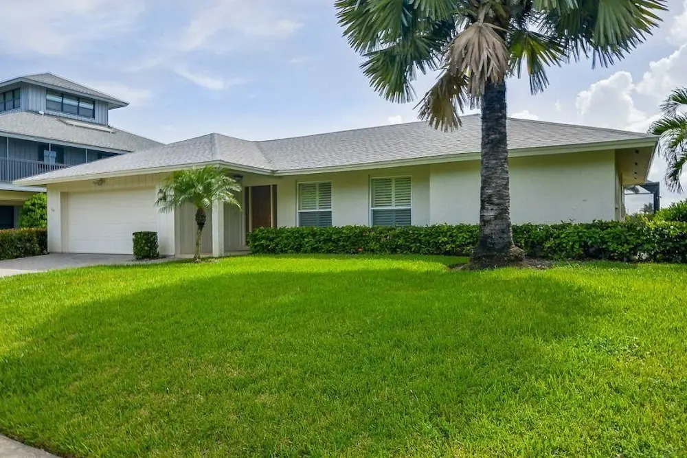 Spinnaker Dr Home