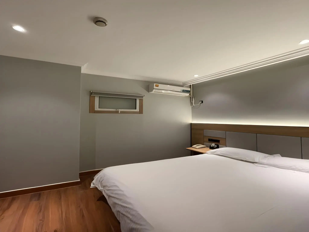 GreenTree Inn Shanghai Hongqiao Hub Convention Center Jinghua Road Shell Hotel