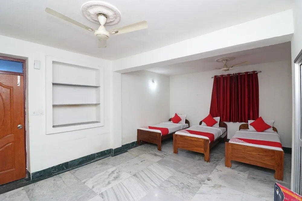 OYO 18587 Alok House
