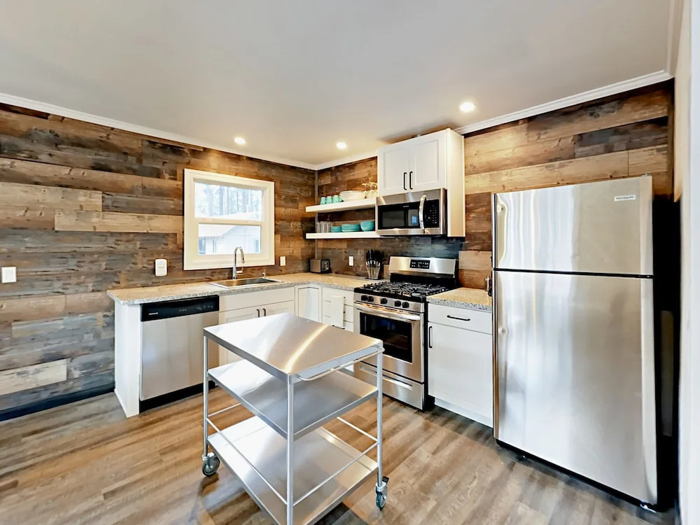 4093 Manzanita Ave Cabin Unit 1