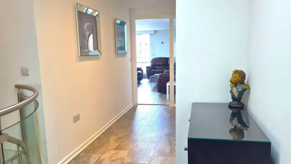 5 Bedroom 3 Bathroom Penthouse Apartment