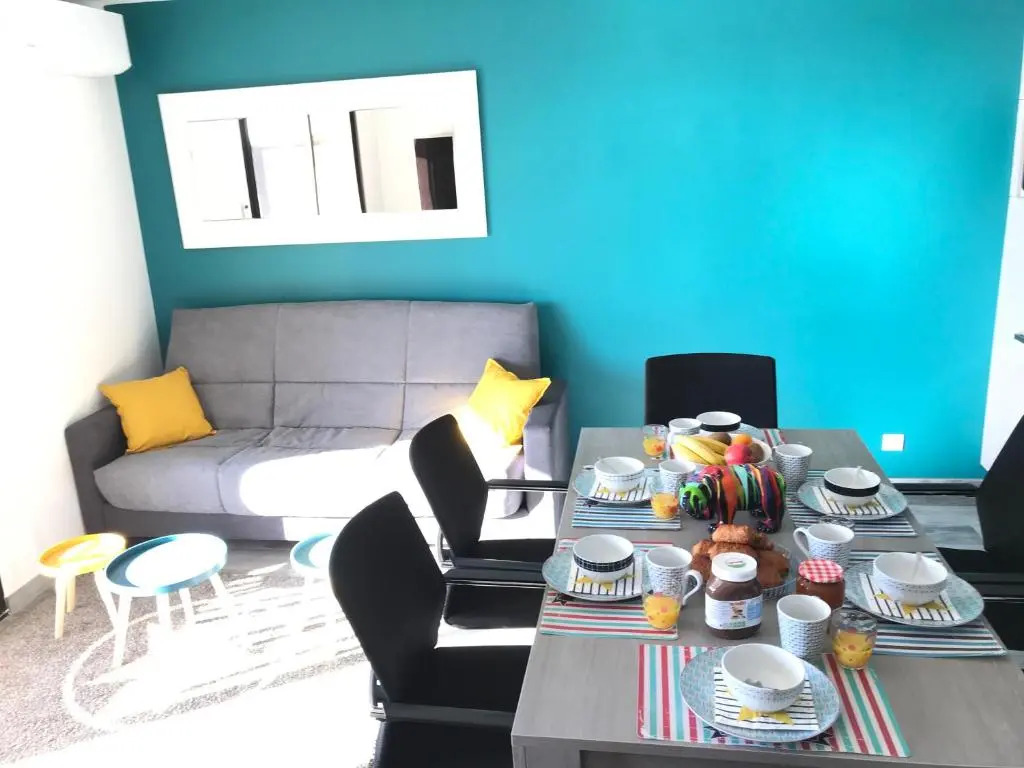 Appartement 3 pieces, refait a neuf, haut standing, piscine, mer a pieds