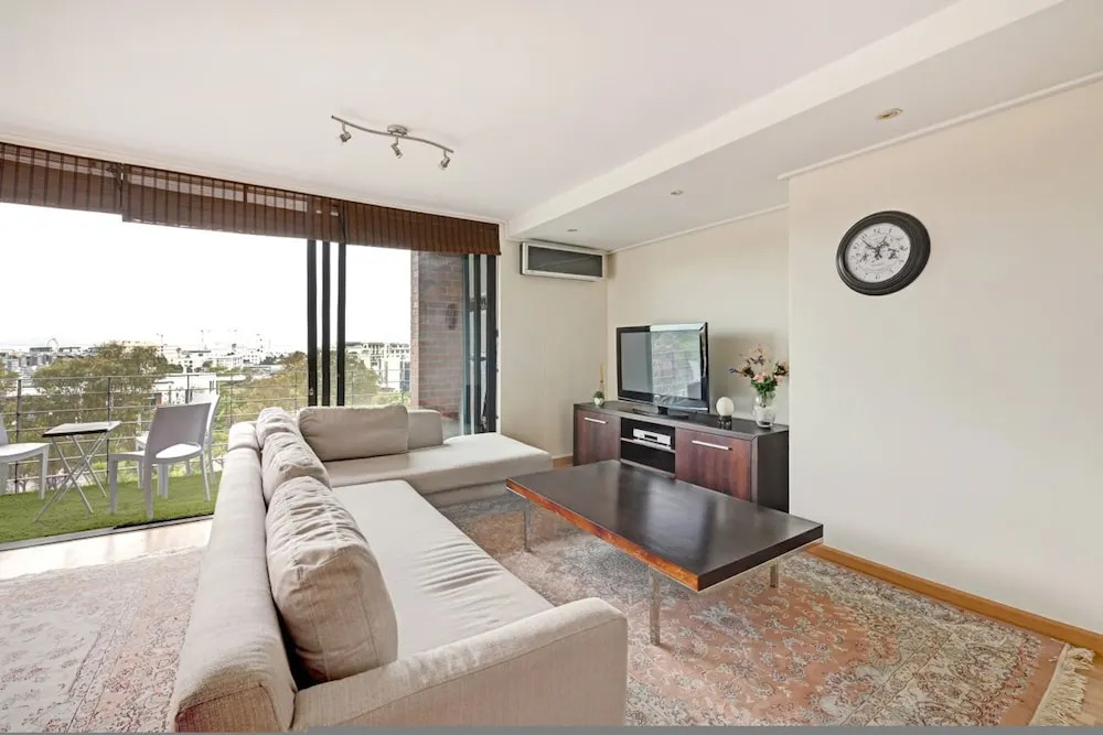 Two Bed Spacious 6th Floor Ocean Views