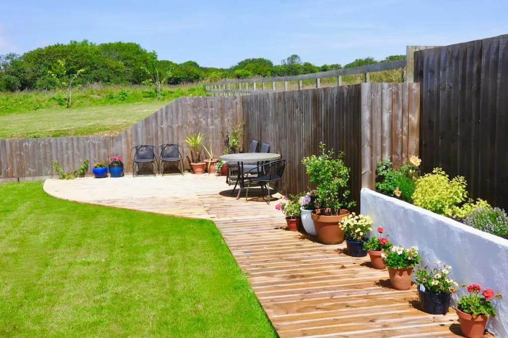 Stunning ANNEXE 1 luxury bedroom, eating area & bathroom only!