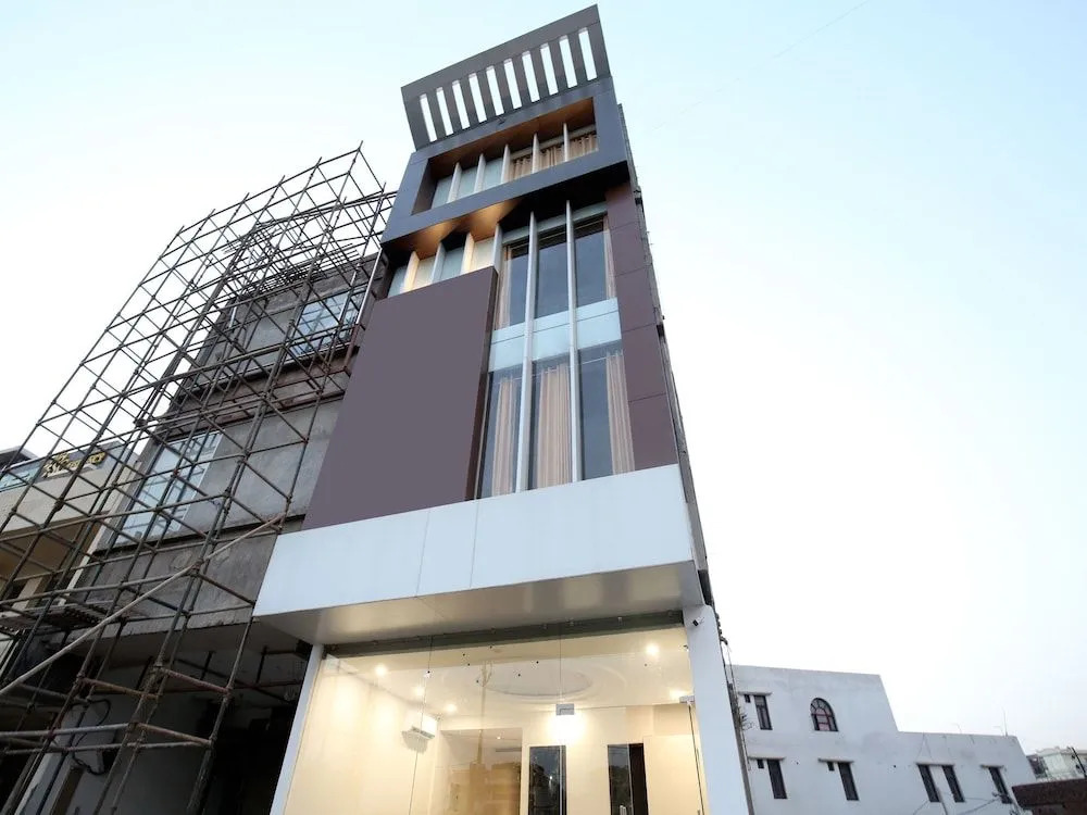 OYO 15486 Hotel New Diamond