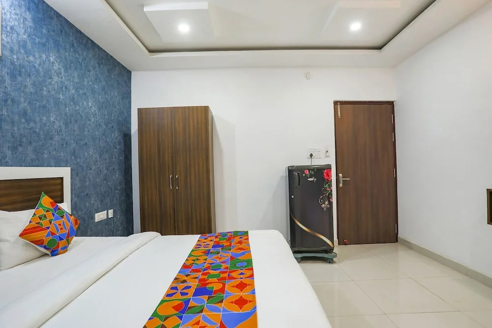 FabExpress Vinayak Palace