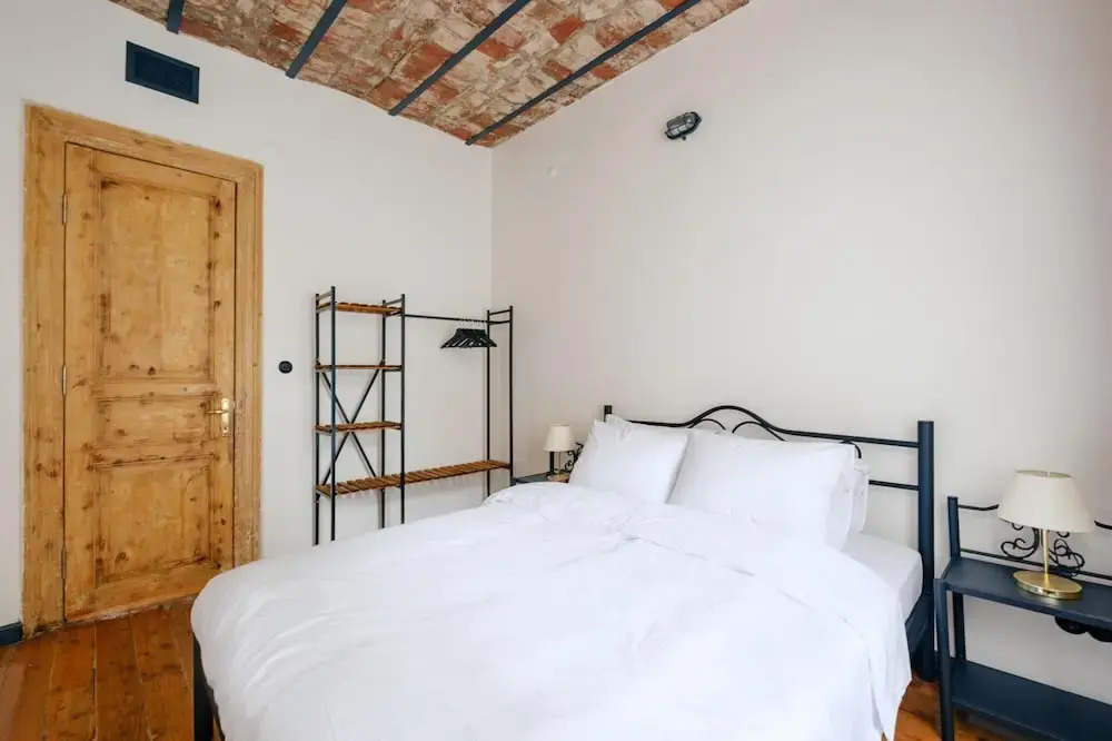 Flat With Balcony 8 min to Istiklal Avenue