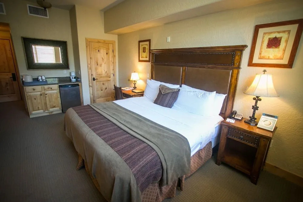 Amazing Mountain Views and Full Kitchen by RedAwning - Save 20% on 7+ Nights!