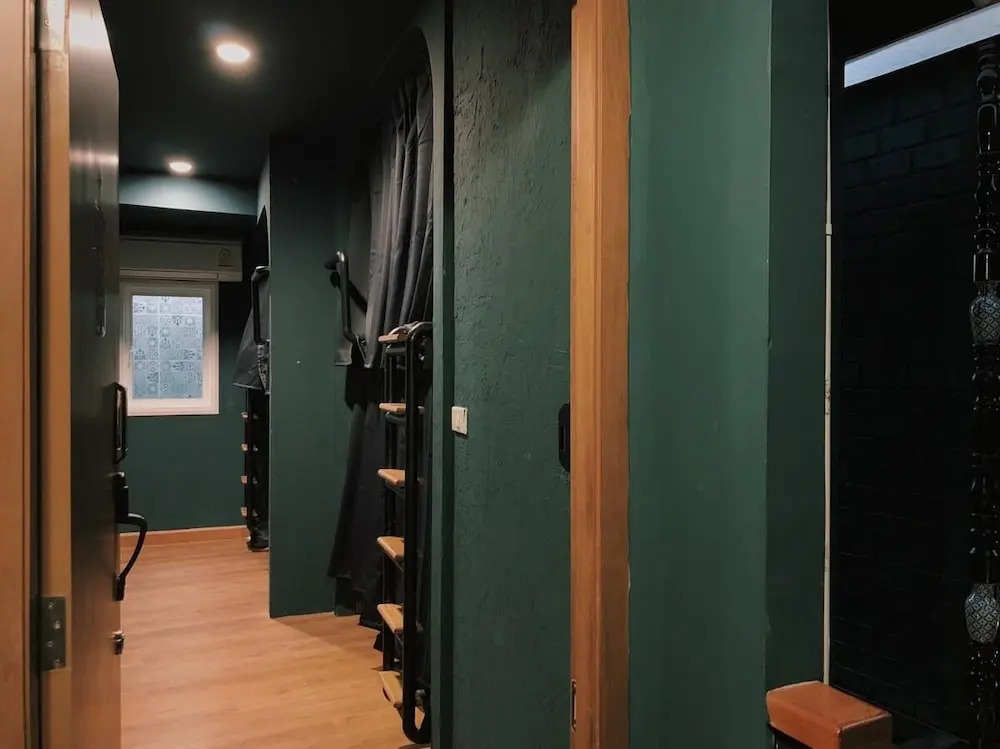 OYO Mystery Hostel