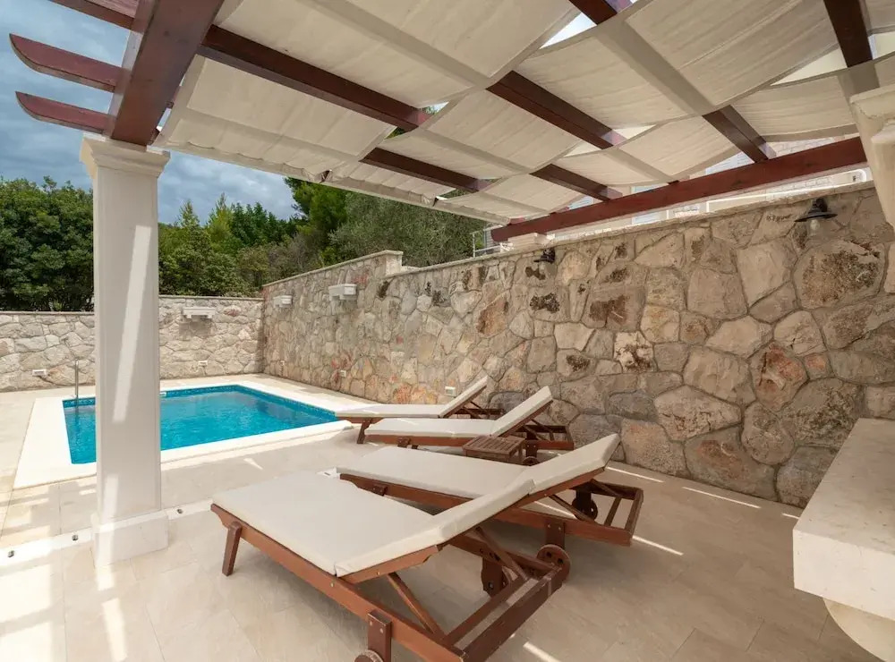 Modern Villa Near the Sea