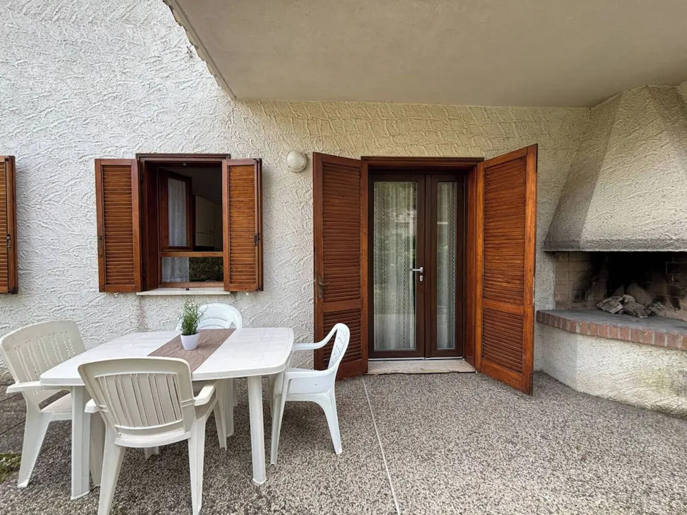 Villa with garden 250 meters from the beach